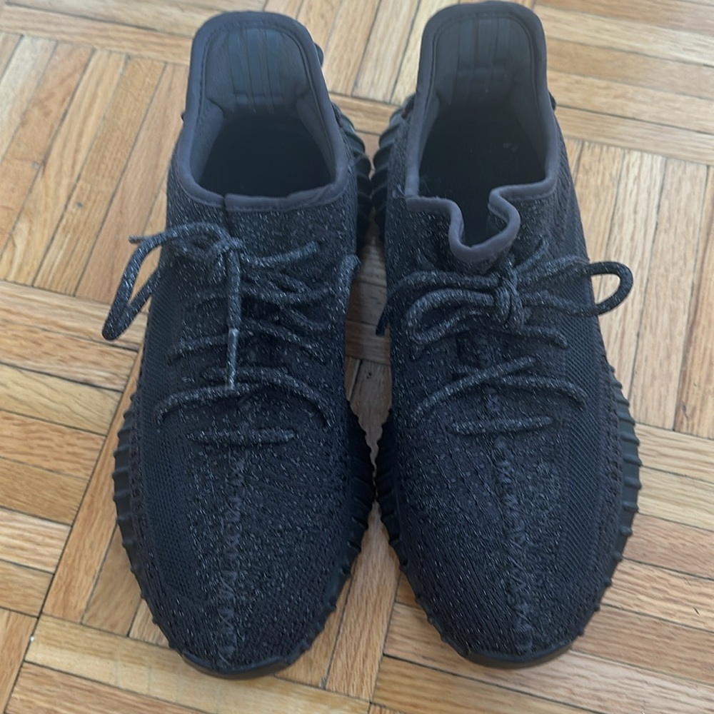 YEEZY SNEAKERS - Picture 3 of 6